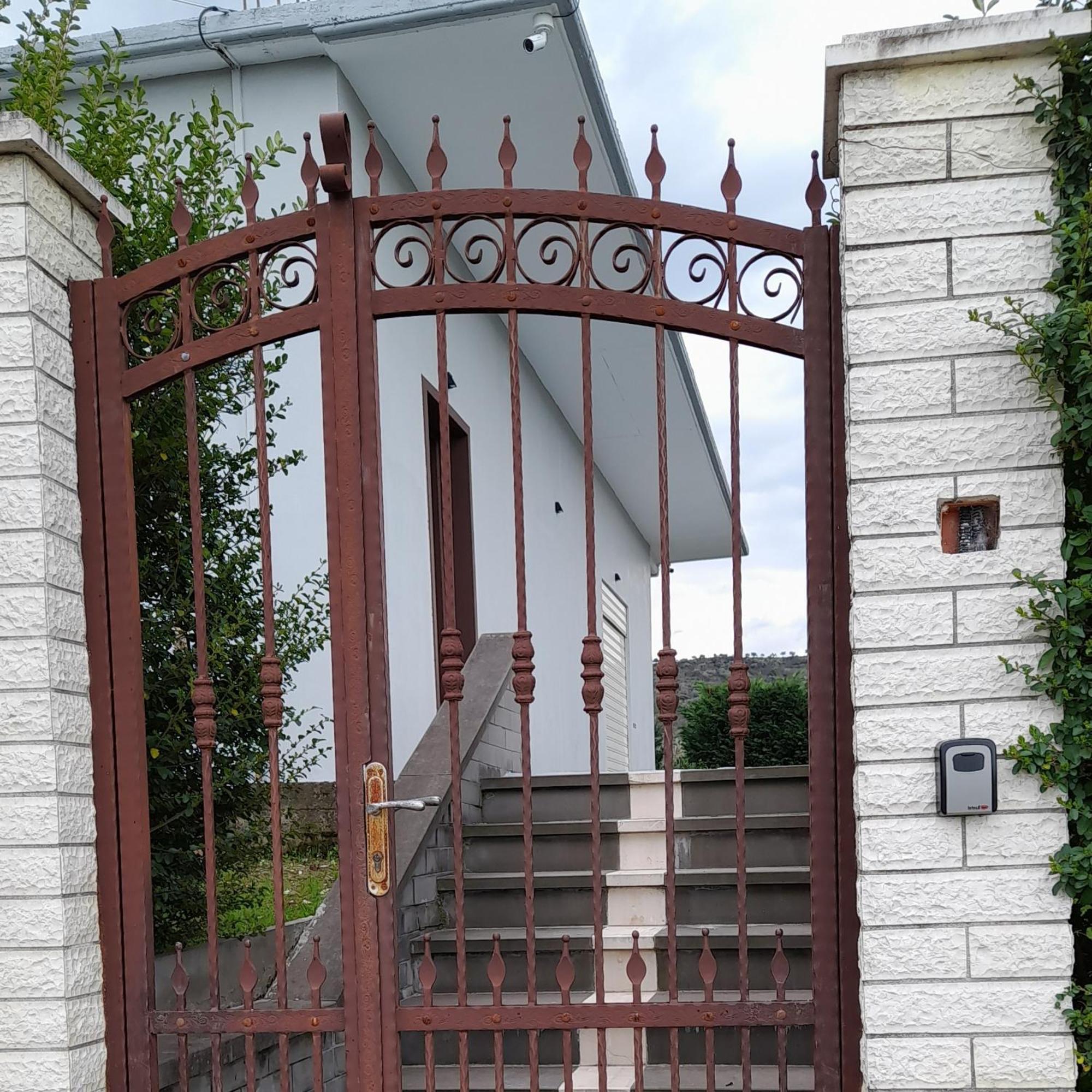 בית הארחה בראט 	A&A House מראה חיצוני תמונה